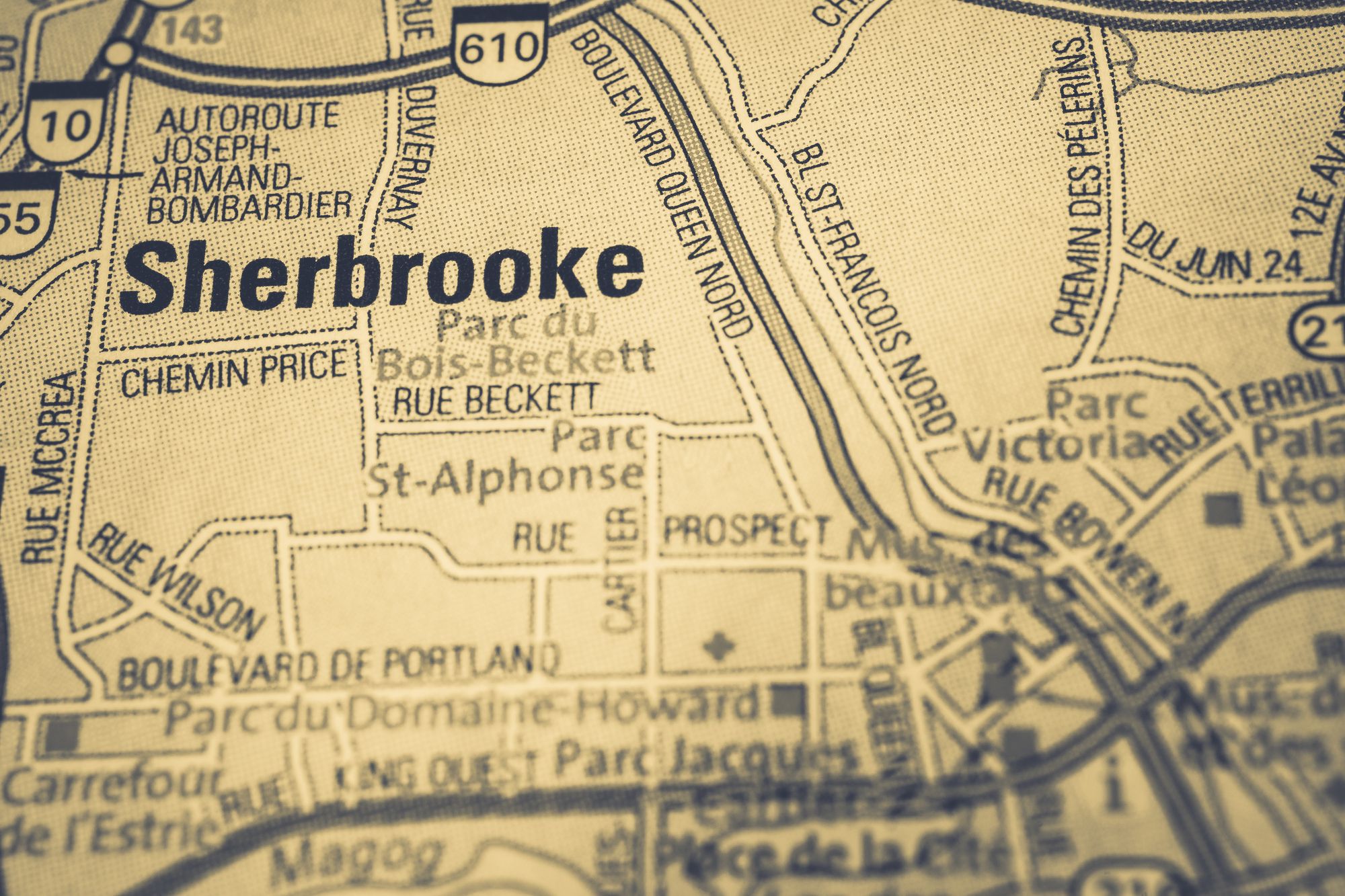 Les candidats à la mairie de Sherbrooke y vont de plusieurs annonces